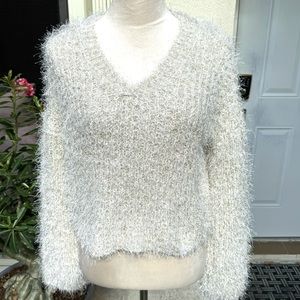 SHE & SKY. Beautiful Sparkly White Sweater. Size S. V-Neck. Long sleeves.